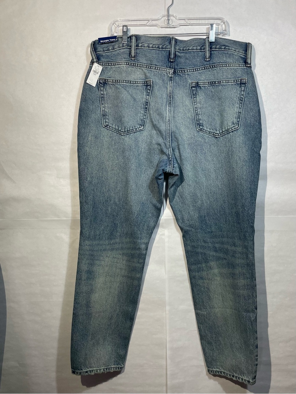 NWT Men’s Old Navy 38 x
30 Straight Taper 5 Pocket Medium Wash jeans - Picture 2 of 8